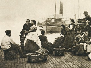 In Erwartung des Dampfbootes