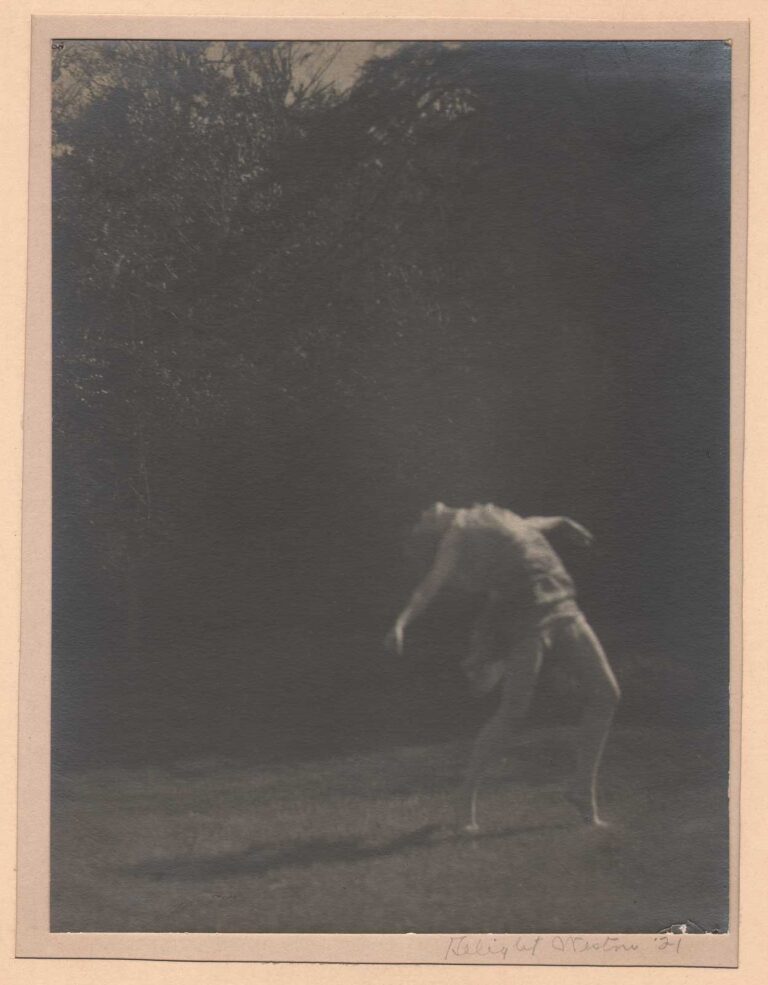 Outstretched Arms: Rhythmic Dance Study