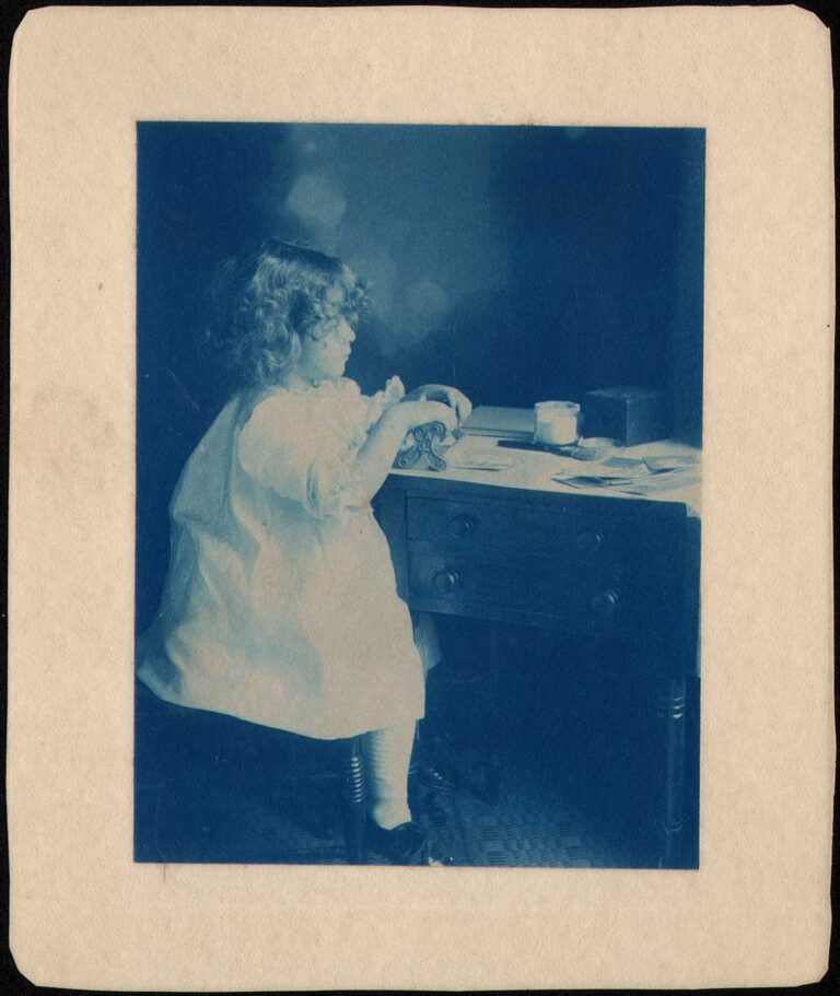 Dorothy Tucker Mounting Photographs