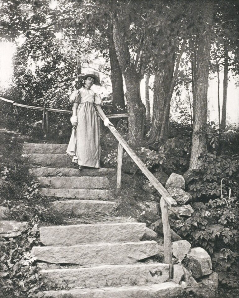 En descendant les marches