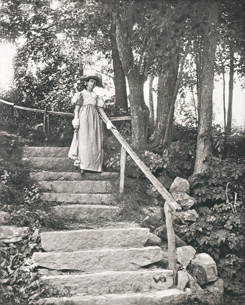 En descendant les marches