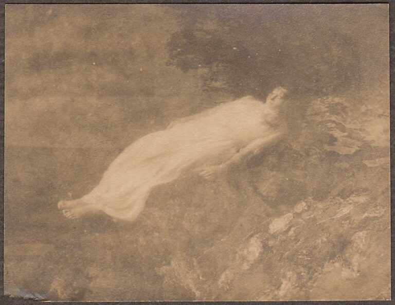 Mermaid Study : Submerged