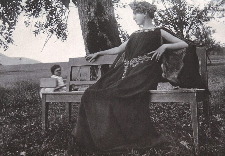 Untitled Jugenstil Fashion Study