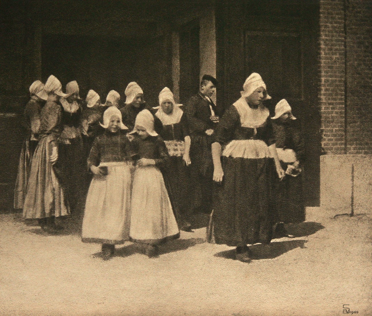 Kirchenausgang in Volendam