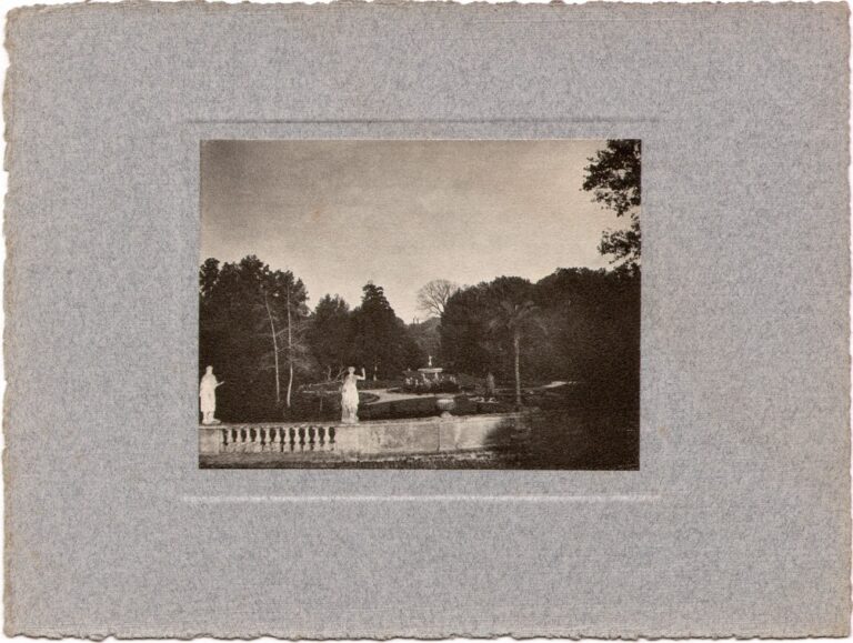 Gardens With Statuary