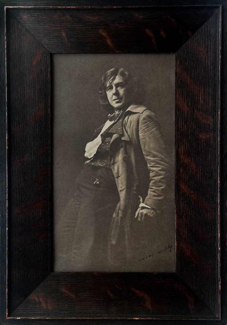 Not Oscar Wilde: Actor Henry Miller in “The Only Way”