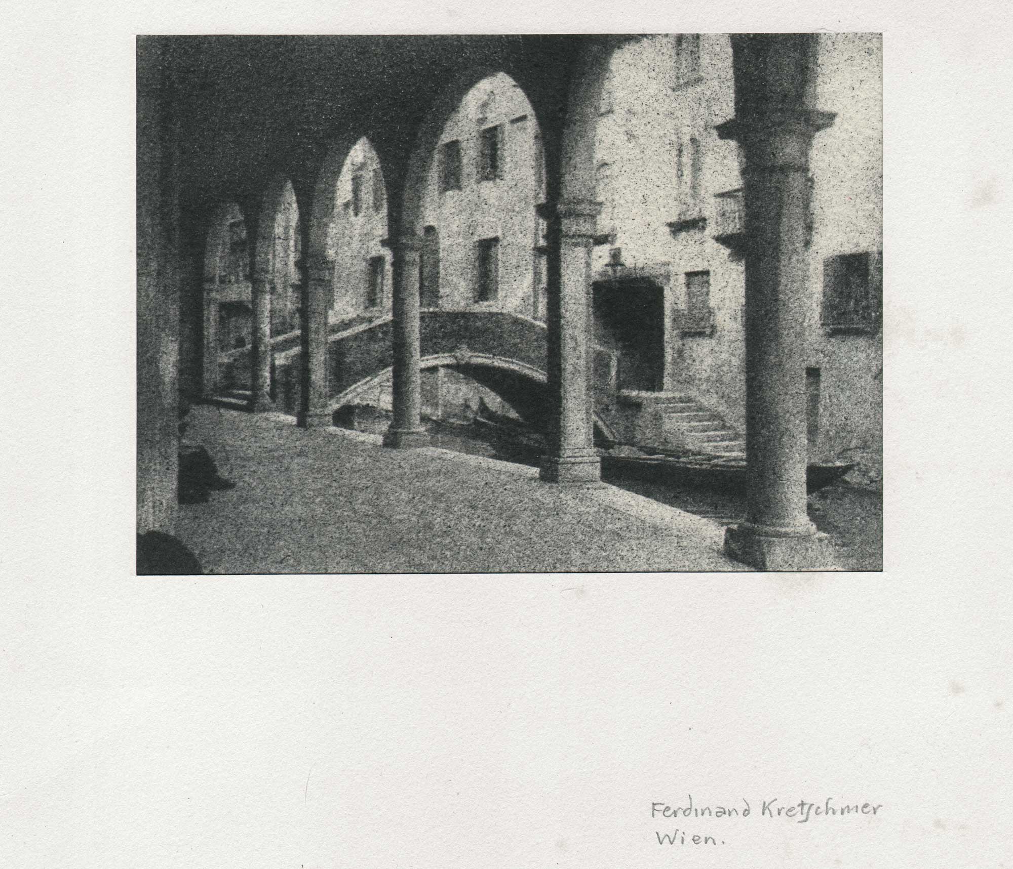 Ponte de la Corte Nova over Rio di S. Antonin Canal in Venice